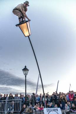 Noah Chorny - Sway Pole Lantern on swaying
