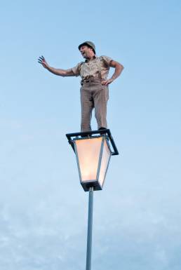 Noah Chorny - Sway pole Waving on Lamp
